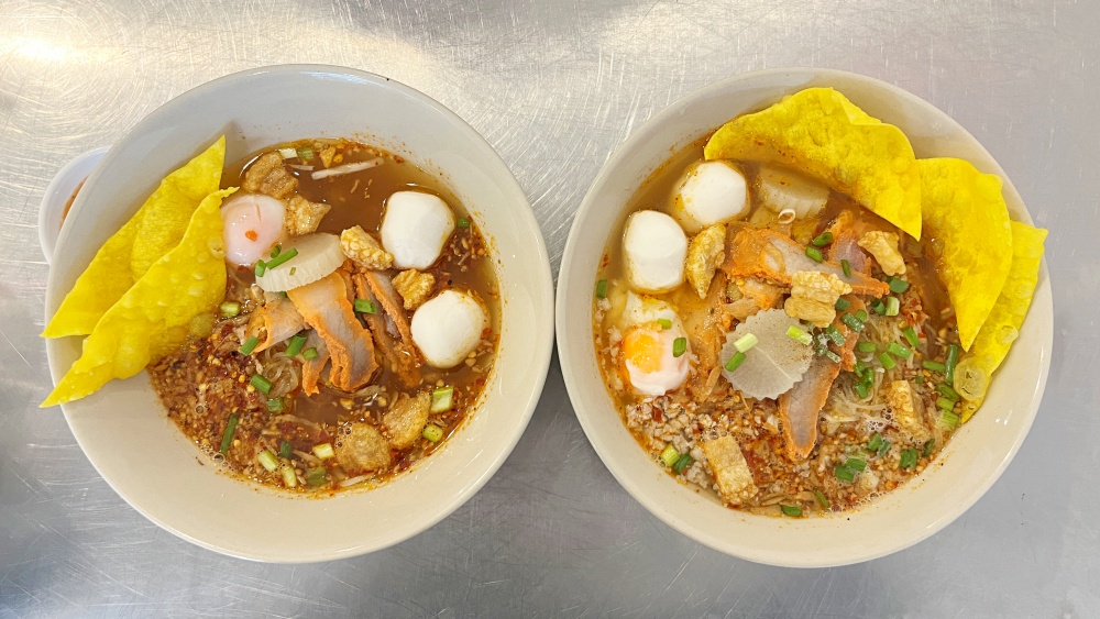 プーケットタウンタラン通り近く トムヤムラーメン