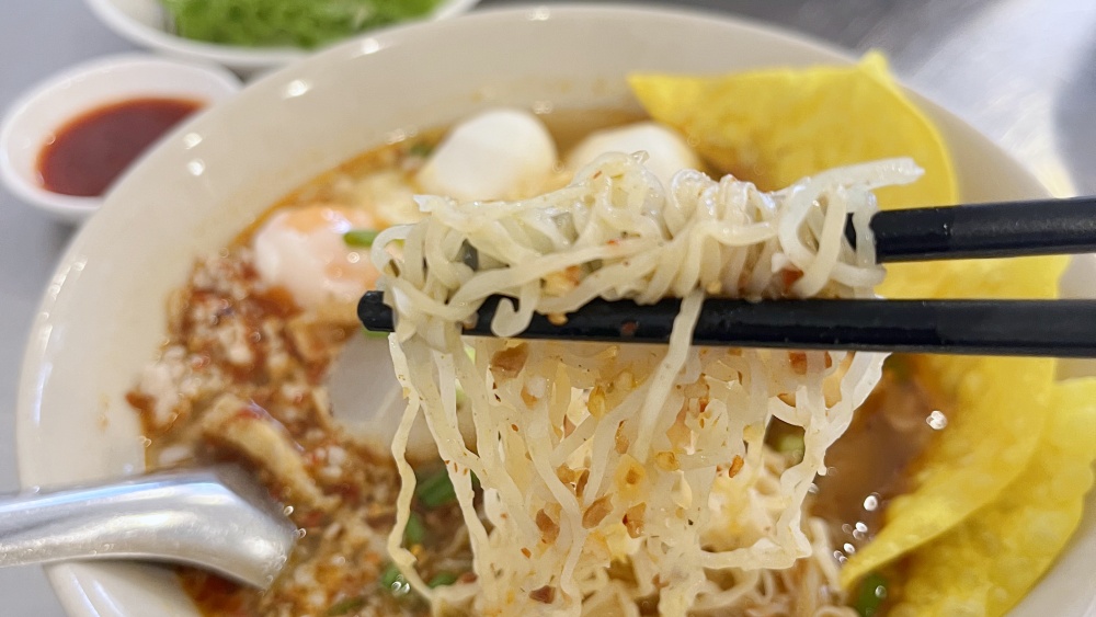 プーケットタウンタラン通り近く トムヤムラーメン