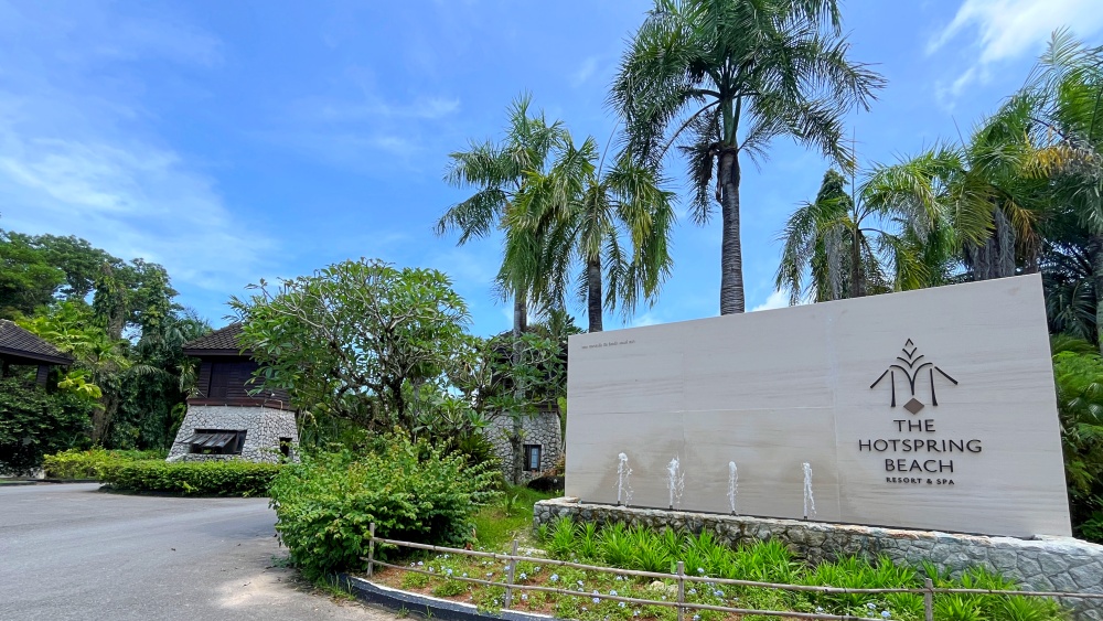 プーケットから1時間半の温泉ホテル The Hotspring Beach Resort & Spa