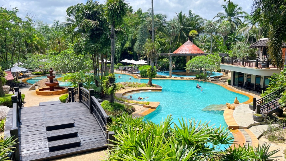 プーケットから1時間半の温泉ホテル The Hotspring Beach Resort & Spa
