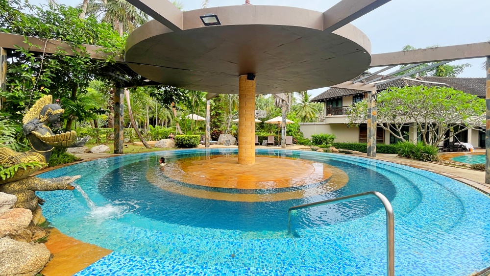 プーケットから1時間半の温泉ホテル The Hotspring Beach Resort & Spa