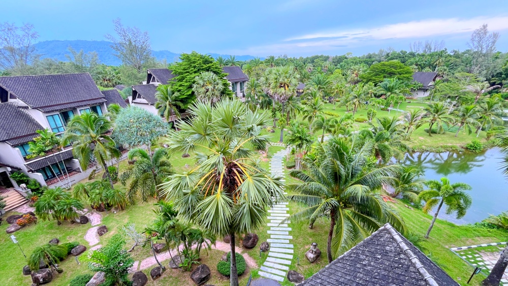 プーケットから1時間半の温泉ホテル The Hotspring Beach Resort & Spa
