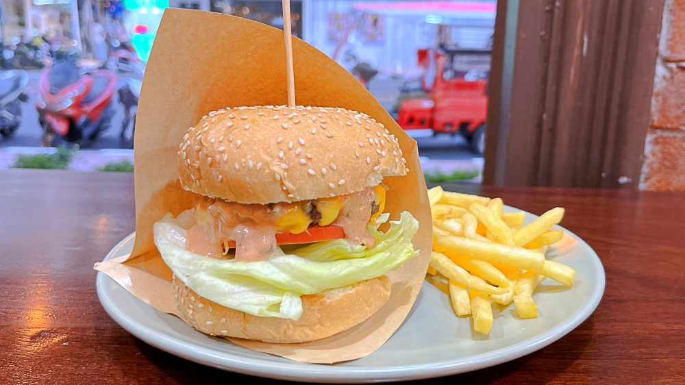 パトンで美味しいハンバーガー屋さん　Dar's Burger - Bunz of Zen-