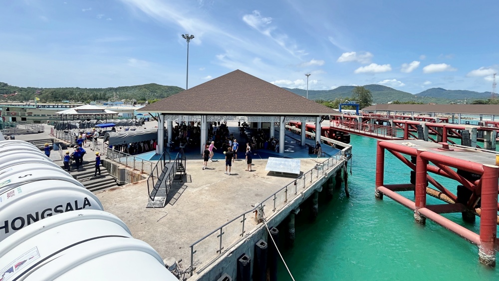 プーケットからカーフェリーでサムイ島・タオ島へ