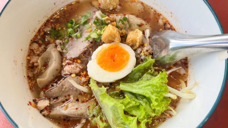プーケットタウンバスターミナル近くのタイラーメン屋さん
